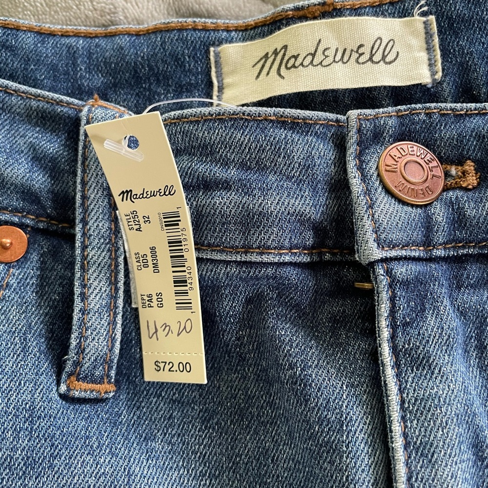 Madewell NWT denim shorts. Size 32.